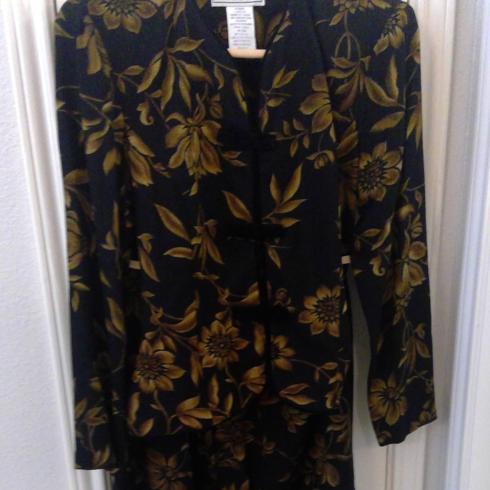 Jessica Howard Black & Gold Suit, size 12P